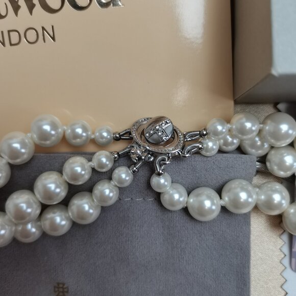 Vivienne Westwood Three Row Pearl Bas Relief Choker - Picture 9 of 14